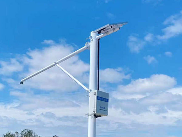 Imagen real del caso de una estación de monitoreo del nivel del agua por radar